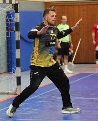 Kornwestheim , Handball 3. Liga Süd , Handball SV Salamander Kornwestheim vs. HG Oftersheim Schwetzingen , Jan Tinti ( Korn )