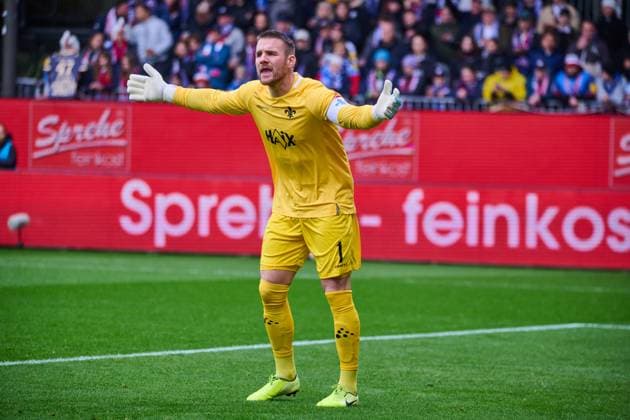 04.10.2025, Fußball, Herren, 2.BL (Bundesliga), Saison 2025 2026, Holstein Kiel - SV Darmstadt 98, 8. Spieltag Torwart Marcel Schuhen Kiel, Holstein-Stadion Holstein-Stadion Schleswig-Holstein Deutschland