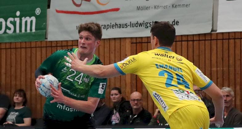 04.10.2025, xfsx, Herren, Handball, Saison 2025 2026, 3. Liga, Staffel Sued, 7. Spieltag: Woelfe Wuerzburg - SG Pforzheim-Eutingen v.li.: Florian Schmidt (Woelfe Wuerzburg), Oskar Emanuel (SG Pforzheim-Eutingen) Wuerzburg tectake ARENA Bayern Deutschland