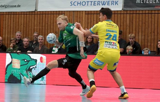 04.10.2025, xfsx, Herren, Handball, Saison 2025 2026, 3. Liga, Staffel Sued, 7. Spieltag: Woelfe Wuerzburg - SG Pforzheim-Eutingen v.li.: Joel Mauch (Woelfe Wuerzburg), Oskar Emanuel (SG Pforzheim-Eutingen) Wuerzburg tectake ARENA Bayern Deutschland