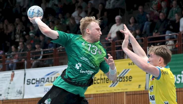 04.10.2025, xfsx, Herren, Handball, Saison 2025 2026, 3. Liga, Staffel Sued, 7. Spieltag: Woelfe Wuerzburg - SG Pforzheim-Eutingen v.li.: Joel Mauch (Woelfe Wuerzburg), Hannes Schnepf (SG Pforzheim-Eutingen) Wuerzburg tectake ARENA Bayern Deutschland
