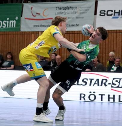 04.10.2025, xfsx, Herren, Handball, Saison 2025 2026, 3. Liga, Staffel Sued, 7. Spieltag: Woelfe Wuerzburg - SG Pforzheim-Eutingen v.li.: Hannes Schnepf (SG Pforzheim-Eutingen), Alexander Merk (Woelfe Wuerzburg) Wuerzburg tectake ARENA Bayern Deutschland