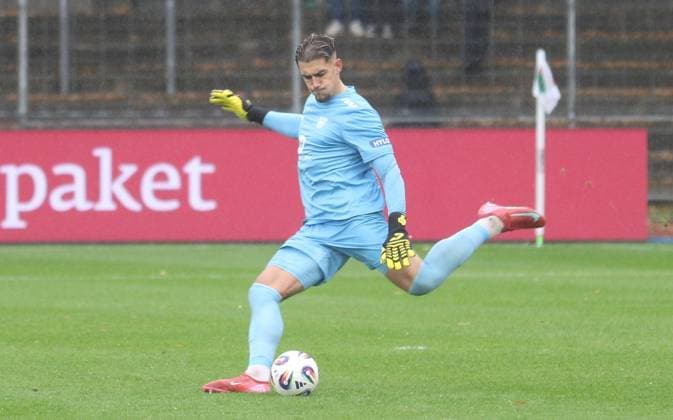 04.10.2025, Fußball, Herren, Saison 2025 2026, 3. Liga, 1. FC Schweinfurt 05 - SC Verl: Schweinfurts Keeper Maximilian Weisbäcker