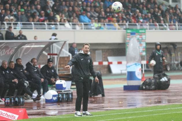 04.10.2025, Fußball, Herren, Saison 2025 2026, 3. Liga, 1. FC Schweinfurt 05 - SC Verl: Verls Trainer Tobias Strobl