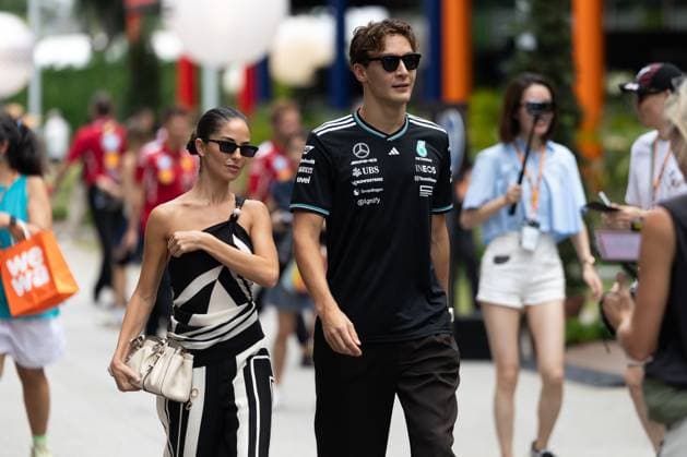 F1 - SINGAPORE GRAND PRIX 2025 Carmen Montero Mundt, girlfriend of RUSSELL George, RUSSELL George (gbr), Mercedes AMG F1 Team W16, portrait during the 2025 Formula 1 Singapore Grand Prix, 18th round of the 2025 FIA Formula One World Championship, WM, Weltmeisterschaft from October 3 to 5, 2025 on the Marina Bay Street Circuit, in Singapore - SingaporeSingapore  Copyright: xDPPIx