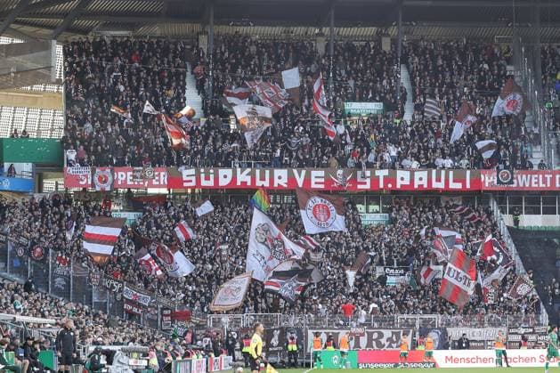 04.10.2025, xtgx, Fussball - 1.Bundesliga SV Werder Bremen - FC St.Pauli v.l. Symbolfoto, Symbolbild, Symbol, Fans, Zuschauer, Publikum, St.Pauli (DFL DFB REGULATIONS PROHIBIT ANY USE OF PHOTOGRAPHS as IMAGE SEQUENCES and or QUASI-VIDEO) Bremen
