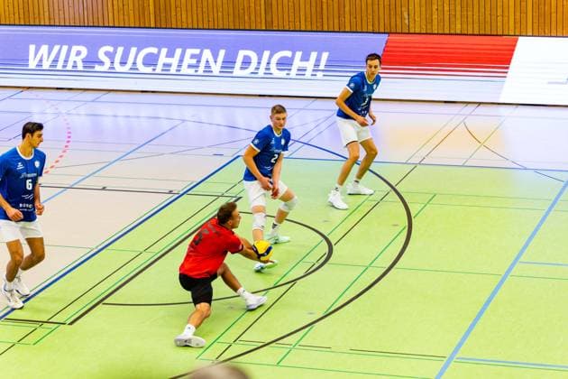 04.10.2025, GER, Volleyball, 2.BL Maenner Sued, Saison 2025 2026, Blue Volleys Gotha - TSV 1860 Muehldorf a.Inn Len Spankowski (Blue Volleys Gotha) 99867 Gotha Sporthalle Sportanlage Ernesti Thüringen Deutschland