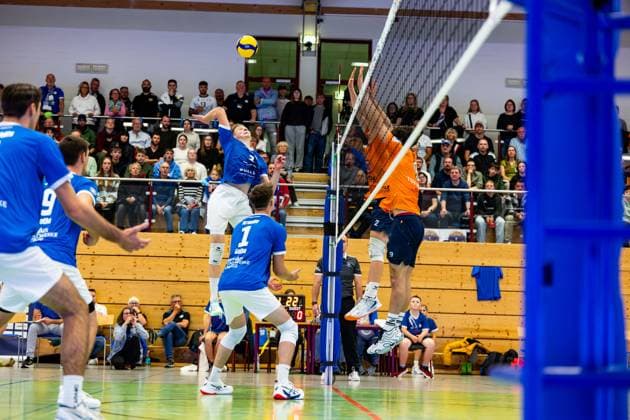 04.10.2025, GER, Volleyball, 2.BL Maenner Sued, Saison 2025 2026, Blue Volleys Gotha - TSV 1860 Muehldorf a.Inn Richard Werner (Blue Volleys Gotha) 99867 Gotha Sporthalle Sportanlage Ernesti Thüringen Deutschland
