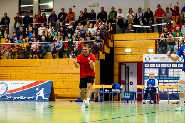 04.10.2025, GER, Volleyball, 2.BL Maenner Sued, Saison 2025 2026, Blue Volleys Gotha - TSV 1860 Muehldorf a.Inn Len Spankowski (Blue Volleys Gotha) 99867 Gotha Sporthalle Sportanlage Ernesti Thüringen Deutschland