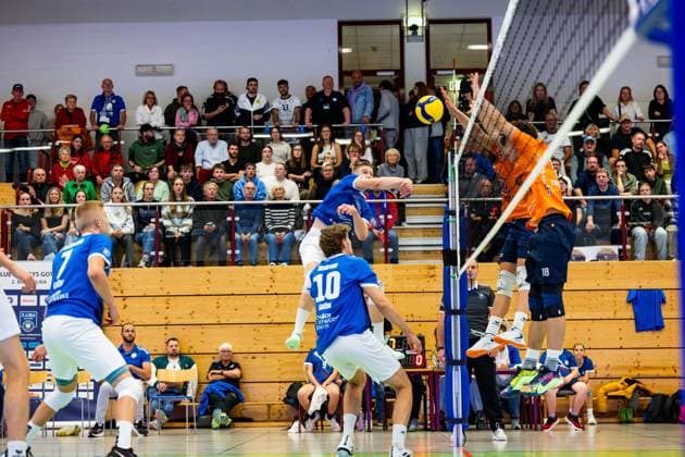 04.10.2025, GER, Volleyball, 2.BL Maenner Sued, Saison 2025 2026, Blue Volleys Gotha - TSV 1860 Muehldorf a.Inn Richard Werner (Blue Volleys Gotha) 99867 Gotha Sporthalle Sportanlage Ernesti Thüringen Deutschland