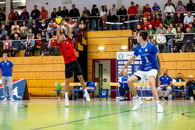 04.10.2025, GER, Volleyball, 2.BL Maenner Sued, Saison 2025 2026, Blue Volleys Gotha - TSV 1860 Muehldorf a.Inn Len Spankowski (Blue Volleys Gotha) 99867 Gotha Sporthalle Sportanlage Ernesti Thüringen Deutschland