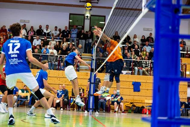04.10.2025, GER, Volleyball, 2.BL Maenner Sued, Saison 2025 2026, Blue Volleys Gotha - TSV 1860 Muehldorf a.Inn Christoph Assmann (Blue Volleys Gotha) 99867 Gotha Sporthalle Sportanlage Ernesti Thüringen Deutschland