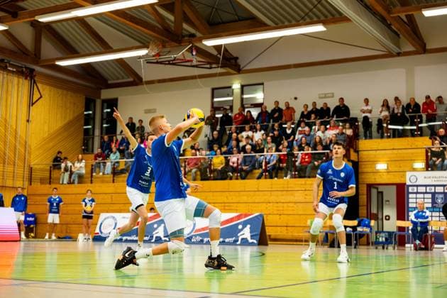 04.10.2025, GER, Volleyball, 2.BL Maenner Sued, Saison 2025 2026, Blue Volleys Gotha - TSV 1860 Muehldorf a.Inn Hannes Krochmann (Blue Volleys Gotha) 99867 Gotha Sporthalle Sportanlage Ernesti Thüringen Deutschland