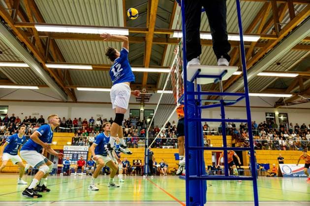 04.10.2025, GER, Volleyball, 2.BL Maenner Sued, Saison 2025 2026, Blue Volleys Gotha - TSV 1860 Muehldorf a.Inn Daniel Mark Ridings (Blue Volleys Gotha) 99867 Gotha Sporthalle Sportanlage Ernesti Thüringen Deutschland