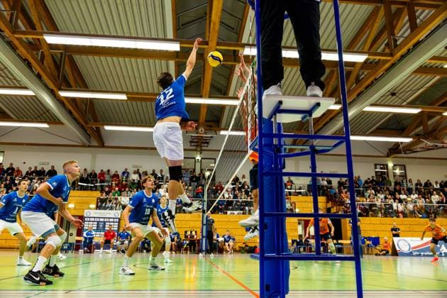 04.10.2025, GER, Volleyball, 2.BL Maenner Sued, Saison 2025 2026, Blue Volleys Gotha - TSV 1860 Muehldorf a.Inn Daniel Mark Ridings (Blue Volleys Gotha) 99867 Gotha Sporthalle Sportanlage Ernesti Thüringen Deutschland
