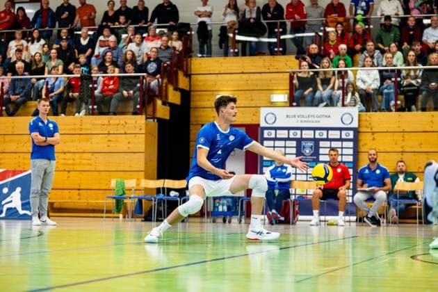 04.10.2025, GER, Volleyball, 2.BL Maenner Sued, Saison 2025 2026, Blue Volleys Gotha - TSV 1860 Muehldorf a.Inn Justus Krausse (Blue Volleys Gotha) 99867 Gotha Sporthalle Sportanlage Ernesti Thüringen Deutschland