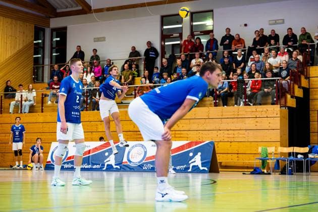 04.10.2025, GER, Volleyball, 2.BL Maenner Sued, Saison 2025 2026, Blue Volleys Gotha - TSV 1860 Muehldorf a.Inn Lauritz Jastrow (Blue Volleys Gotha) 99867 Gotha Sporthalle Sportanlage Ernesti Thüringen Deutschland