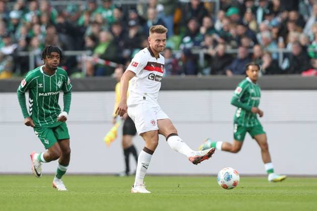 04.10.2025, xtgx, Fussball 1. Bundesliga, SV Werder Bremen - FC St. Pauli, v.l. Hauke Wahl (St. Pauli, 5) (DFL DFB REGULATIONS PROHIBIT ANY USE OF PHOTOGRAPHS as IMAGE SEQUENCES and or QUASI-VIDEO) Bremen