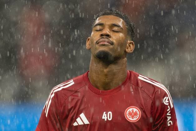 Eintracht Frankfurt - FC Bayern München, 1. FBL Torwart Kaua Santos (Eintracht Frankfurt, 40). Bundesligaspiel zwischen Eintracht Frankfurt und dem FC Bayern München am 4. Oktober 2025 im Deutsche Bank Park in Frankfurt am Main., Frankfurt am Main Hessen Deutschland Deutsche Bank Park