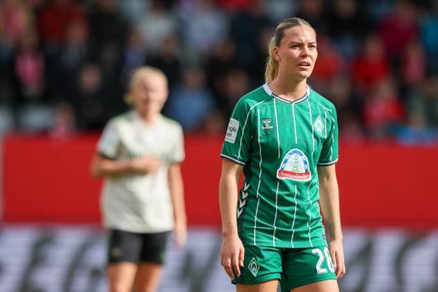 Juliane Wirtz (SV Werder Bremen, 28), GER, FC Bayern Muenchen vs. SV Werder Bremen, Fussball, Google Pixel Frauen-Bundesliga, 5. Spieltag, Saison 2025 2026, 04.10.2025, DFL DFB REGULATIONS PROHIBIT ANY USE OF PHOTOGRAPHS as IMAGE SEQUENCES and or QUASI-VIDEO, GER, FC Bayern Muenchen vs. SV Werder Bremen, Fussball, Google Pixel Frauen-Bundesliga, 5. Spieltag, Saison 2025 2026, 04.10.2025 Muenchen Copyright: xEibner-Pressefoto JennixMaulx EP_JML