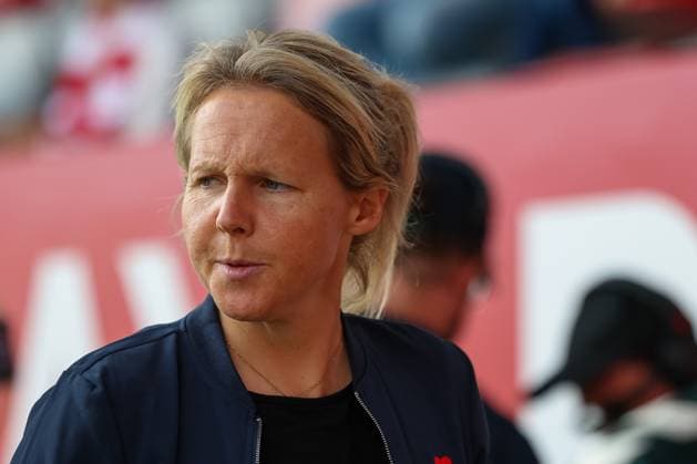Friederike Kromp (SV Werder Bremen, Cheftrainerin), GER, FC Bayern Muenchen vs. SV Werder Bremen, Fussball, Google Pixel Frauen-Bundesliga, 5. Spieltag, Saison 2025 2026, 04.10.2025, DFL DFB REGULATIONS PROHIBIT ANY USE OF PHOTOGRAPHS as IMAGE SEQUENCES and or QUASI-VIDEO, GER, FC Bayern Muenchen vs. SV Werder Bremen, Fussball, Google Pixel Frauen-Bundesliga, 5. Spieltag, Saison 2025 2026, 04.10.2025 Muenchen Copyright: xEibner-Pressefoto JennixMaulx EP_JML