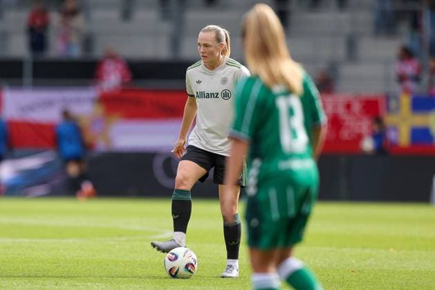 Magdalena Eriksson (FC Bayern Muenchen, 05) mit Ball, GER, FC Bayern Muenchen vs. SV Werder Bremen, Fussball, Google Pixel Frauen-Bundesliga, 5. Spieltag, Saison 2025 2026, 04.10.2025, DFL DFB REGULATIONS PROHIBIT ANY USE OF PHOTOGRAPHS as IMAGE SEQUENCES and or QUASI-VIDEO, GER, FC Bayern Muenchen vs. SV Werder Bremen, Fussball, Google Pixel Frauen-Bundesliga, 5. Spieltag, Saison 2025 2026, 04.10.2025 Muenchen Copyright: xEibner-Pressefoto JennixMaulx EP_JML