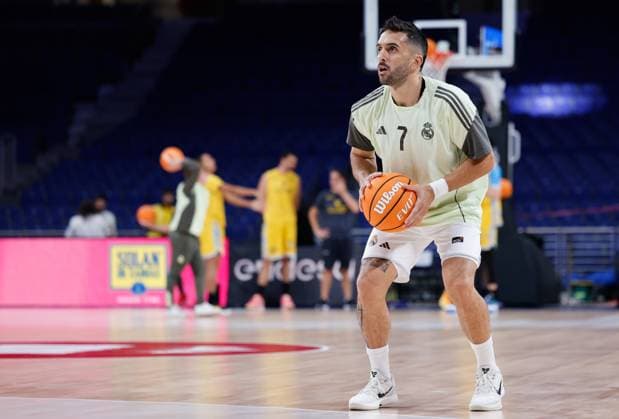 October 5, 2025, Madrid, Madrid, Spain: Facundo Campazzo of Real Madrid warms up during the Spanish League, Liga ACB Endesa, basketball match played between Real Madrid and Dreamland Gran Canaria at Movistar Arena on October 05, 2025, in Madrid, Spain. Madrid Spain - ZUMAa181 20251005_zaa_a181_003 Copyright: xDennisxAgyemanx