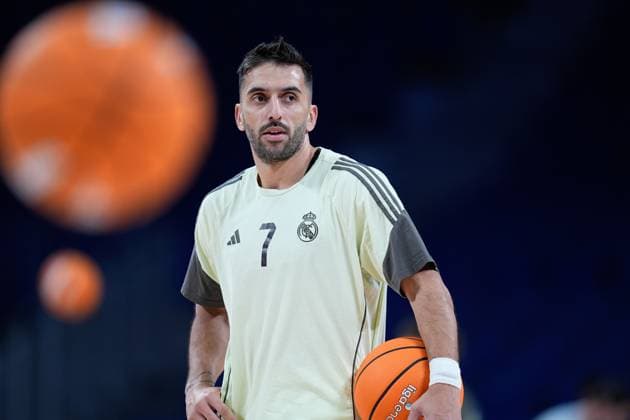 October 5, 2025, Madrid, Madrid, Spain: Facundo Campazzo of Real Madrid looks on during the Spanish League, Liga ACB Endesa, basketball match played between Real Madrid and Dreamland Gran Canaria at Movistar Arena on October 05, 2025, in Madrid, Spain. Madrid Spain - ZUMAa181 20251005_zaa_a181_004 Copyright: xDennisxAgyemanx