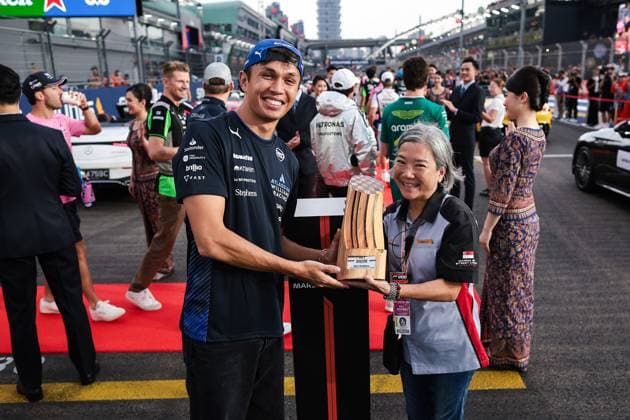 F1 - SINGAPORE GRAND PRIX 2025 ALBON Alexander (tha), Williams Racing FW47, portrait, Marshal Award during the 2025 Formula 1 Singapore Grand Prix, 18th round of the 2025 FIA Formula One World Championship, WM, Weltmeisterschaft from October 3 to 5, 2025 on the Marina Bay Street Circuit, in Singapore - SingaporeSingapore  Copyright: xEricxAlonsox