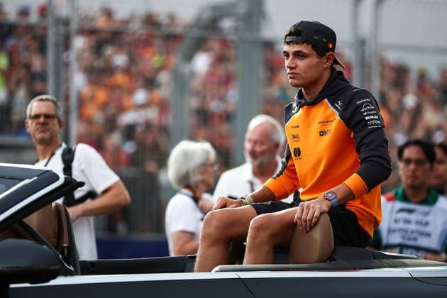 F1 - SINGAPORE GRAND PRIX 2025 NORRIS Lando (gbr), McLaren F1 Team MCL39, portraitduring the 2025 Formula 1 Singapore Grand Prix, 18th round of the 2025 FIA Formula One World Championship, WM, Weltmeisterschaft from October 3 to 5, 2025 on the Marina Bay Street Circuit, in Singapore - SingaporeSingapore  Copyright: xEricxAlonsox