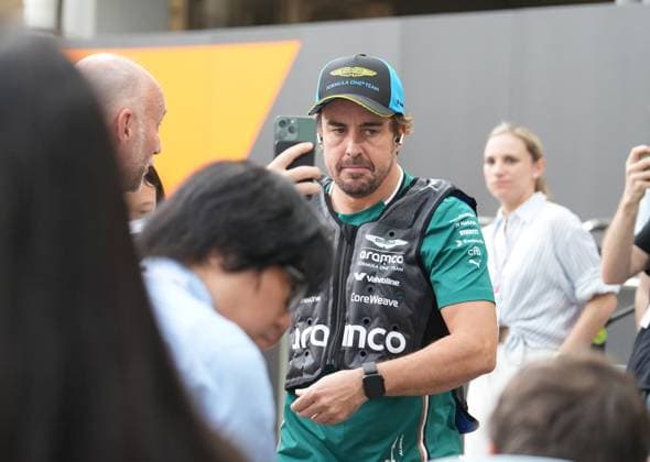 FORMULA 1 SINGAPORE AIRLINES SINGAPORE GRAND PRIX 2025 05.10.2025, Marina Bay Street Circuit, Singapore, FORMULA 1 SINGAPORE AIRLINES SINGAPORE GRAND PRIX 2025 , im Bild Fernando Alonso (ESP), Aston Martin Aramco Cognizant Formula One Team