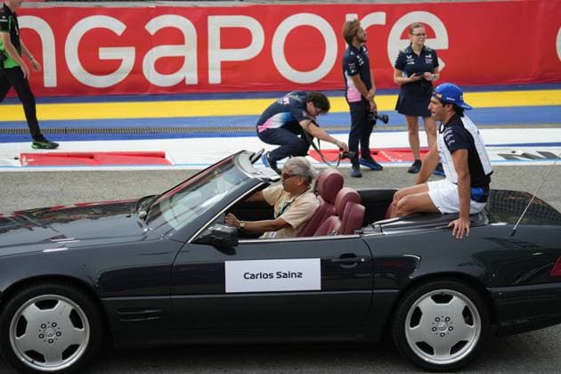 FORMULA 1 SINGAPORE AIRLINES SINGAPORE GRAND PRIX 2025 05.10.2025, Marina Bay Street Circuit, Singapore, FORMULA 1 SINGAPORE AIRLINES SINGAPORE GRAND PRIX 2025 , im Bild Carlos Sainz Jr. (ESP), Atlassian Williams Racing