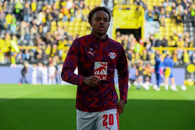 Dortmund, Deutschland 04. Oktober 2025: 1. BL - 2025 2026 - Borussia Dortmund vs. RB Leipzig Im Bild: Assan Ouedraogo (RB) beim Warm-Up DFL regulations prohibit any use of photographs as image sequences and or quasi-video. Signal Iduna Park Nordrhein Westfalen Copyright: xFotostandx xFantinix