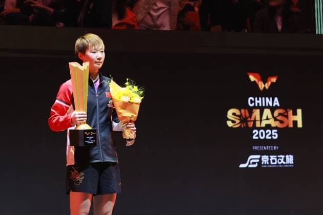 BEIJING, CHINA - OCTOBER 05: Champion Wang Manyu of China poses during the medal ceremony following the Women s Singles Final match against Sun Yingsha of China on day 11 of the WTT China Smash 2025 at Shougang Park on October 5, 2025 in Beijing, China.  Copyright: xVCGx 111595203566