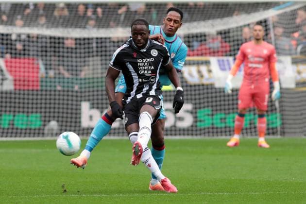 Udinese s Keinan Davis fights for the ball with Cagliari s Yerry Mina during the Serie A soccer match between Udinese and Cagliari at the Bluenergy Stadium in Udine, north east Italy - Sunday, October 05,2026 - soccer  Copyright: xAndreaxBressanutti LaPressex
