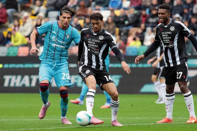 Udinese s Arthur Atta fights for the ball with Cagliari s Gennaro Borrelli during the Serie A soccer match between Udinese and Cagliari at the Bluenergy Stadium in Udine, north east Italy - Sunday, October 05,2026 - soccer  Copyright: xAndreaxBressanutti LaPressex