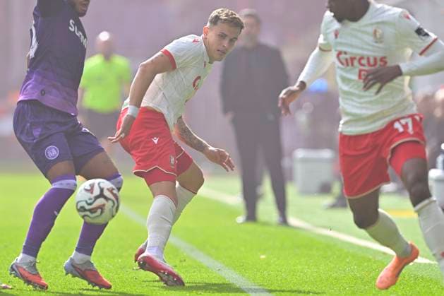 RSC Anderlecht v Standard de Liege - Jupiler Pro League ANDERLECHT, BELGIUM - OCTOBER 05 : Ayensa Eckert Dennis forward of Standard de Liege battles for the ball with Sardella Killian defender of RSC Anderlecht during the Jupiler Pro League match between RSC Anderlecht and Standard de Liege on October 5, 2025 in Anderlecht, Belgium, 05 10 2025 Anderlecht Belgium  Copyright: xSesx