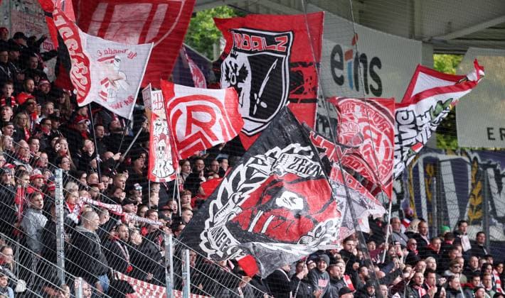 Aue, 05.10.2025, Erzgebirgsstadion, Fußball, 3.Liga, 10.Spieltag FC Erzgebirge Aue vs. Rot Weiß Essen , Im Bild; Fans von Rot Weiß Essen. , Nur für journalistische Zwecke. Only for editorial use! , DFB DFL regulations prohibit any use of photographs as image sequences and or quasi-video. ,