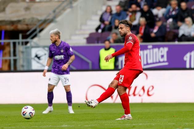 Fußball 3. Liga 10.Spieltag , Erzgebirge Aue - Rot-Weiss Essen am 05.10.2025 im Erzgebirgsstadion in Aue Jose-Enrique Rios Alonso ( Rot-Weiss Essen )