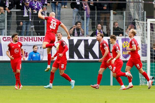 Fußball 3. Liga 10.Spieltag , Erzgebirge Aue - Rot-Weiss Essen am 05.10.2025 im Erzgebirgsstadion in Aue Torjubel Rot-Weiss Essen