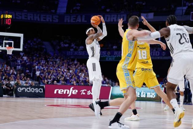 October 5, 2025, Madrid, Madrid, Spain: Chuma Okeke of Real Madrid in action during the Spanish League, Liga ACB Endesa, basketball match played between Real Madrid and Dreamland Gran Canaria at Movistar Arena on October 05, 2025, in Madrid, Spain. Madrid Spain - ZUMAa181 20251005_zaa_a181_032 Copyright: xDennisxAgyemanx