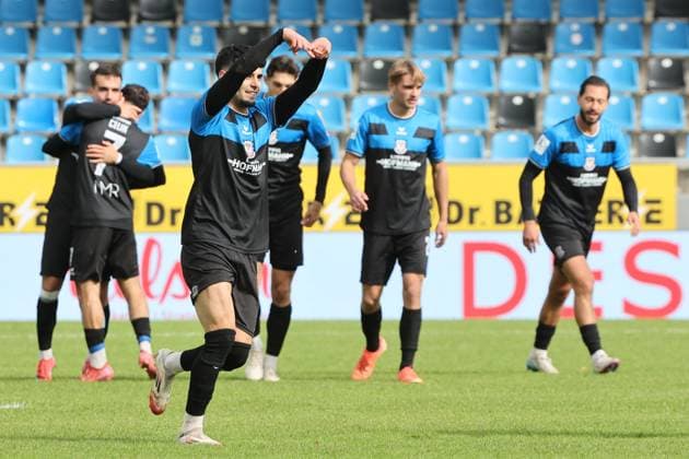 Tor zum 1:0 durch Ismail Harnafi (FSV Frankfurt, Nr. 1), Torjubel mit Zeichen an die Tribüne , Regionalliga, FSV Frankfurt - Stuttgarter Kickers, Fussball Regionalliga Südwest 25 26, 11. Spieltag, Saison 2025 2026, 05.10.2025, Frankfurt PSD-Bank-Arena Deutschland