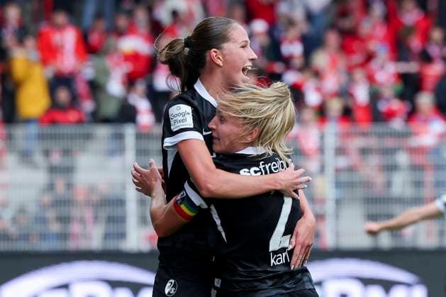 Maj Schneider (SC Freiburg) bejubelt ihren Treffer zum 0:1 mit Lisa Karl (SC Freiburg), Google Pixel Frauen-Bundesliga, 1. FC Union Berlin vs SC Freiburg, Stadion An der Alten Foersterei am 05. October 2025 in Berlin, Deutschland. (Foto von Marco Steinbrenner DeFodi Images) Maj Schneider (SC Freiburg) celebrates after scoring her teams first goal with Lisa Karl (SC Freiburg), Google Pixel Frauen-Bundesliga, 1. FC Union Berlin vs SC Freiburg, Stadion An der Alten Foersterei, October 5, 2025 in Berlin, Germany. (Photo by Marco Steinbrenner DeFodi Images) DFB DFL REGULATIONS PROHIBIT ANY USE OF PHOTOGRAPHS AS IMAGE SEQUENCES AND OR QUASI-VIDEO. Maj Schneider SC Freiburg celebrates her 0 1 goal with Lisa Karl SC Freiburg , Google Pixel Frauen Bundesliga, 1 FC Union Berlin vs SC Freiburg, Stadion An der Alten Foersterei, October 05, 2025 in Berlin, Germany Photo by Marco Steinbrenner DeFodi Images Maj Schneider SC Freiburg celebrates after scoring her teams first goal with Lisa Karl SC Freiburg , Google Pixel Womens Bundesliga, 1 FC Union Berlin vs SC Freiburg, Stadion An der Alten Foersterei, October 5, 2025 in Berlin, Germany Photo by Marco Steinbrenner DeFodi Images DFB DFL REGULATIONS PROHIBIT ANY USE OF PHOTOGRAPHS AS IMAGE SEQUENCES AND OR QUASI VIDEO