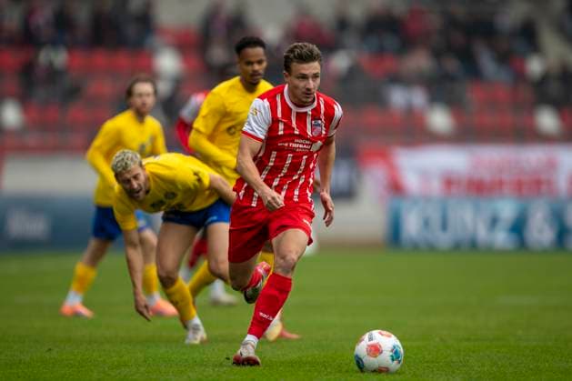 GER, Erfurt, Fußball, Regionalliga Nordost, 11. Spieltag, FC Rot-Weiss Erfurt vs. 1. FC Lokomotive Leipzig im Bild v.l.: Robbie Felssberg (FC Rot-Weiß Erfurt 18), Freisteller 05.10.2025, Steigerwaldstadion Erfurt DFB REGULATIONS PROHIBIT ANY USE OF PHOTOGRAPHS AS IMAGE SEQUENCES AND OR QUASI-VIDEO, Copyright: HMBxMedia PaulxFritz