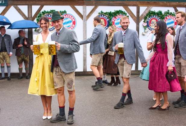 Joshua Kimmich of FC Bayern München with wife Lina Meyer, Manuel Neuer, goalkeeper of FC Bayern München with wife Anika in the background, right Konrad Laimer of FC Bayern München with wife Ines-Sarah, Harry Kane of FC Bayern München at the visit of the beer festival Oktoberfest of the football team FC BAYERN MÜNCHEN 1.German Football League on Sept 5, 2025 in Munich, Germany. Season 2025 2026, 1.Bundesliga, IMPORTANT: PUBLICATION ONLY IN GERMANY