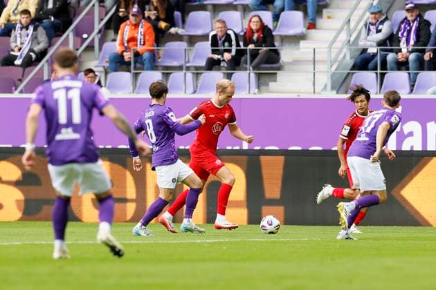 Fußball 3. Liga 10.Spieltag , Erzgebirge Aue - Rot-Weiss Essen am 05.10.2025 im Erzgebirgsstadion in Aue Lukas Brumme ( Rot-Weiss Essen )