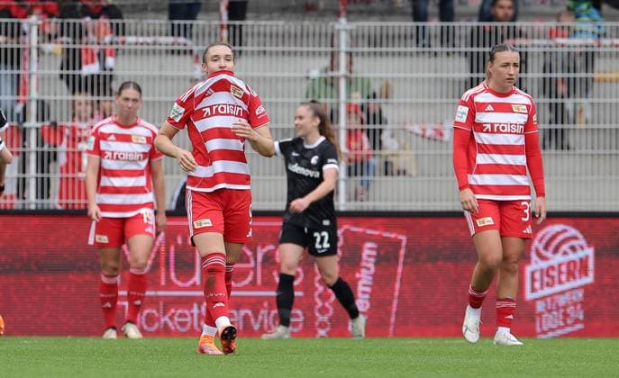 Sophie Weidauer, Tanja Pawollek enttäuscht nach 0:2 Enttäuschung Fußball Fussball Damen Bundesliga 5. Spieltag Saison 2025 2026 05.10.2025 1.FC Union Berlin vs. SC Freiburg SCF DFL regulations prohibit any use of photographs as image sequences and or quasi-video