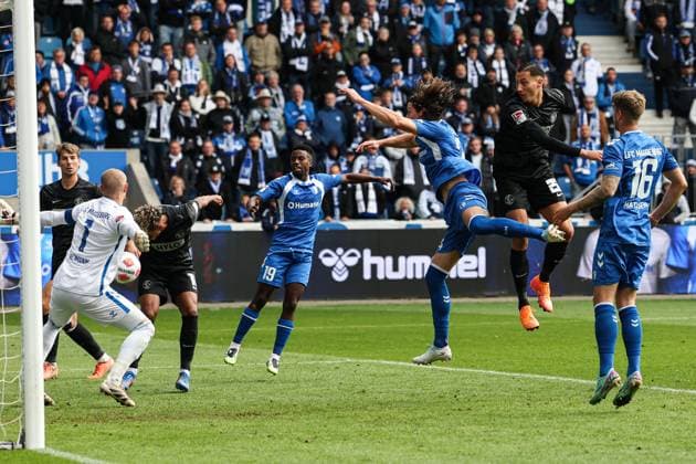 Torschütze Bambase Conte (SV 07 Elversberg,10) trifft zum 0-1 - 2. Fußball Bundesliga Saison 2025-2026 1. FC Magdeburg vs. SV 07 Elversberg in der Avnet Arena in Magdeburg - Aktion,Fußball,Mann,Männer,Deutschland,05.10.2025