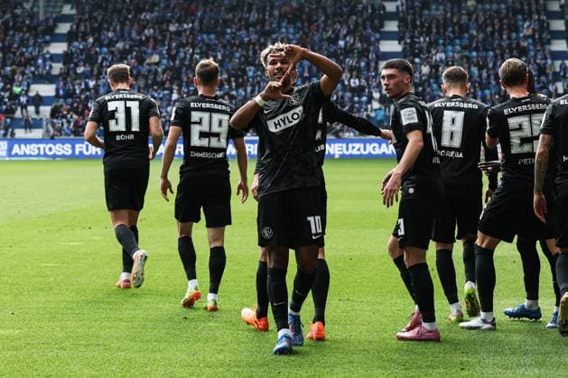 Torjubel - Torschütze Bambase Conte (SV 07 Elversberg,10) trifft zum 0-1 - 2. Fußball Bundesliga Saison 2025-2026 1. FC Magdeburg vs. SV 07 Elversberg in der Avnet Arena in Magdeburg - Aktion,Fußball,Mann,Männer,Deutschland,05.10.2025