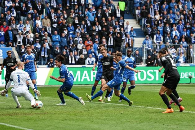 Torschütze Tom Zimmerschied (SV Elversberg,29) trifft zum 0-2 - 2. Fußball Bundesliga Saison 2025-2026 1. FC Magdeburg vs. SV 07 Elversberg in der Avnet Arena in Magdeburg - Aktion,Fußball,Mann,Männer,Deutschland,05.10.2025